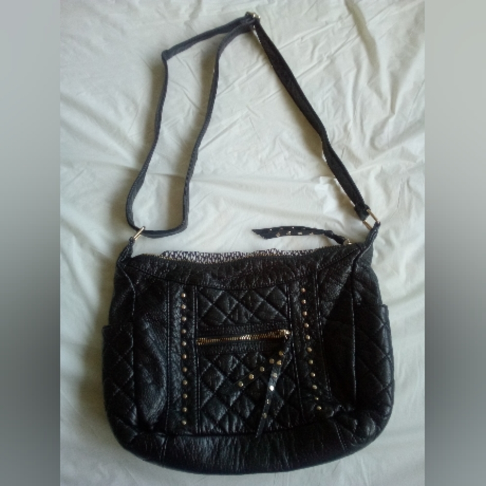 Bolsa de mujer DL de  piel sintética usada en buena condiciones
